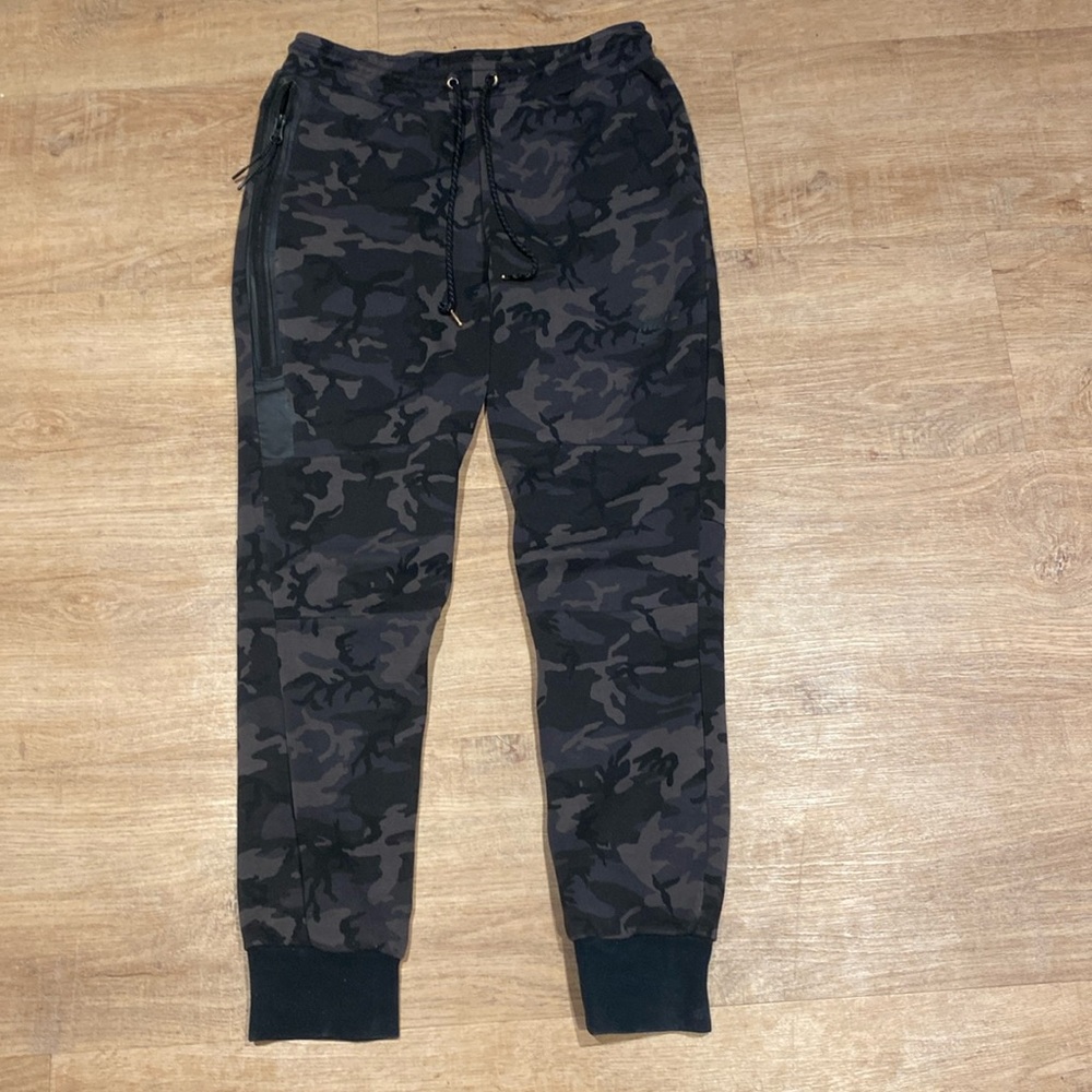 Camouflage Nike Tech Fleece sweatpants